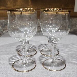 Elegant Gold Rimmed Wine Glass Set